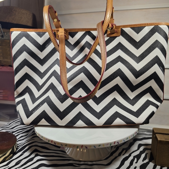 Dooney & Bourke  leather tote - Picture 11 of 16